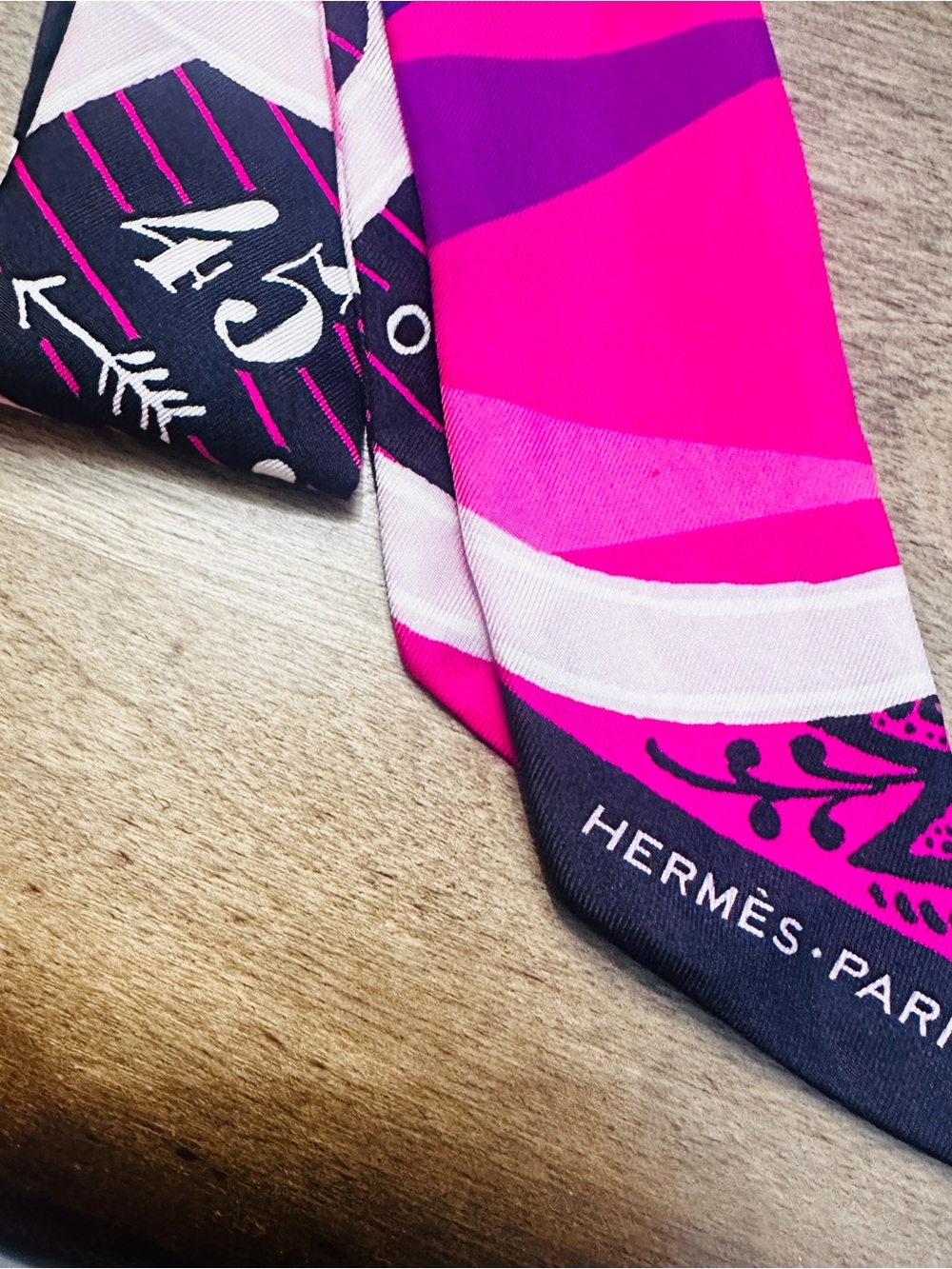 Hermès Pink & Purple Silk Twilly Scarf - Picture 8 of 11
